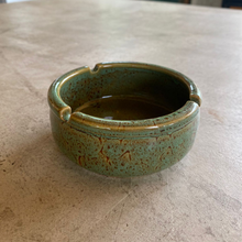 Cargar imagen en el visor de la galería, Cenicero cerámica colores