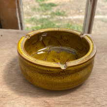 Cargar imagen en el visor de la galería, Cenicero cerámica colores