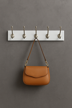 Cargar imagen en el visor de la galería, Percha blanca 5 ganchos plata