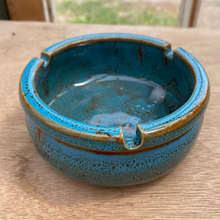 Cargar imagen en el visor de la galería, Cenicero cerámica colores