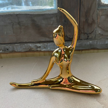 Cargar imagen en el visor de la galería, Figuras de Yoga cerámica