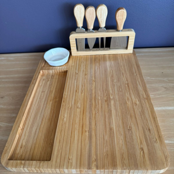 Tabla de Quesos de madera con set de cuchillos