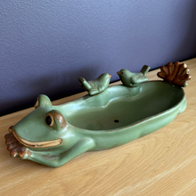 Cargar imagen en el visor de la galería, Figura decorativa &quot;The Frog&quot;
