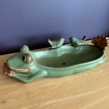 Cargar imagen en el visor de la galería, Figura decorativa &quot;The Frog&quot;
