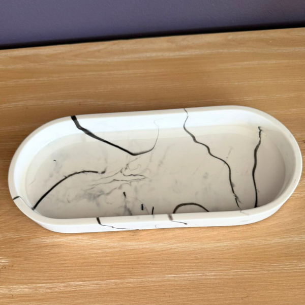 Plato estilo mármol ovalado