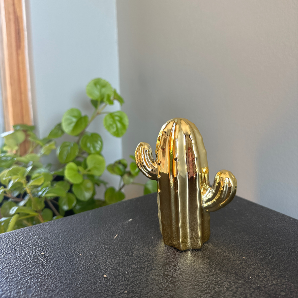 Cactus dorado de cerámica