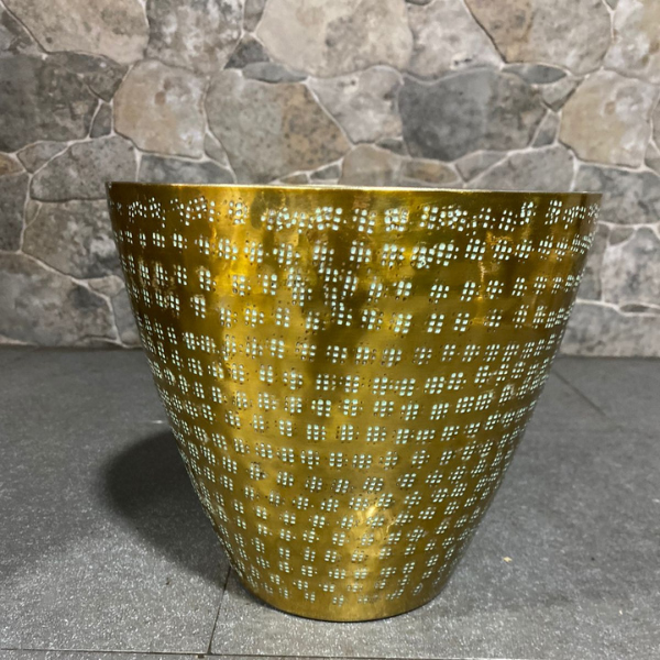 Maceteros de metal martillado