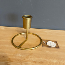 Cargar imagen en el visor de la galería, Candelabro metálico dorado
