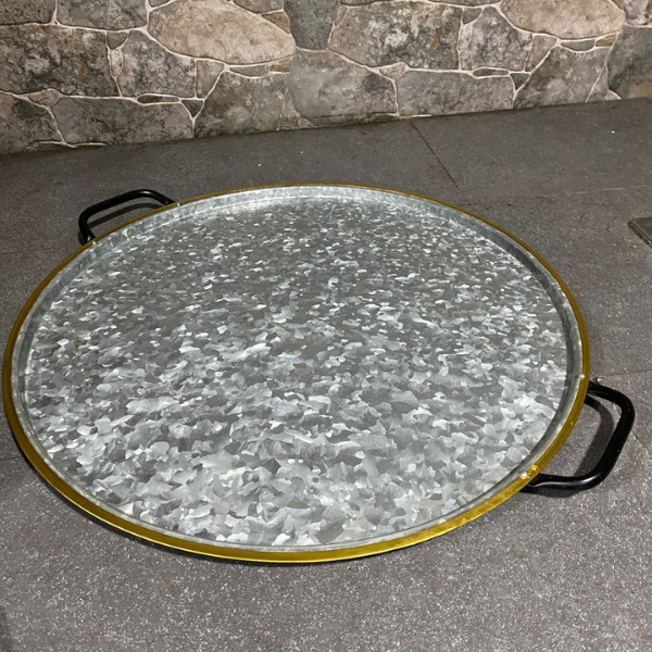 Bandeja de acero decorativa