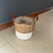 Cargar imagen en el visor de la galería, Canasto macetero de cuerda y ratán
