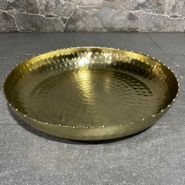 Plato dorado pelotitas