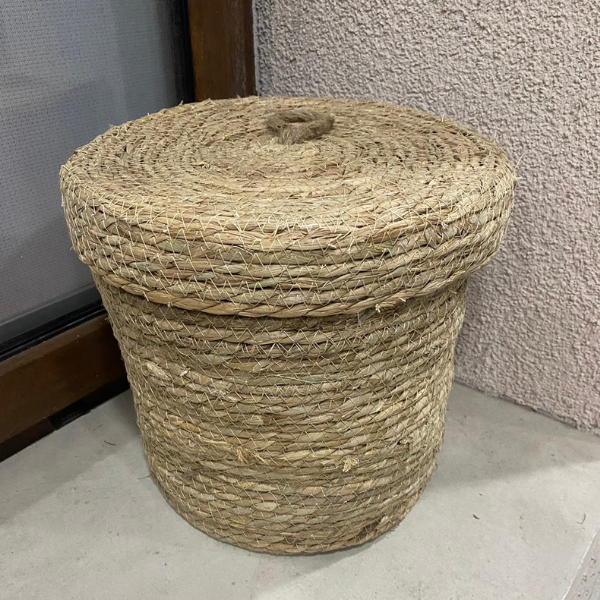 Canasto de mimbre con tapa