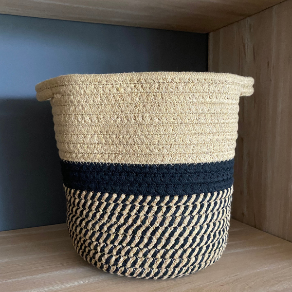 Canasto de cuerda negro con beige
