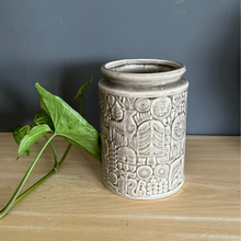 Cargar imagen en el visor de la galería, Jarrón de cerámica
