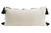 Cargar imagen en el visor de la galería, Cojín Blanco y Negro
